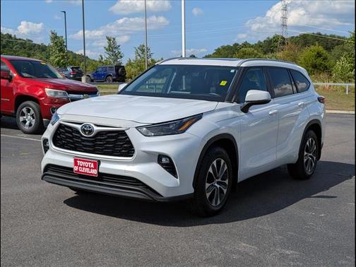 Wind Chill Pearl 2023 Toyota Highlander XLE