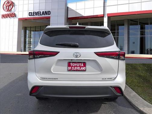 Wind Chill Pearl 2023 Toyota Highlander XLE