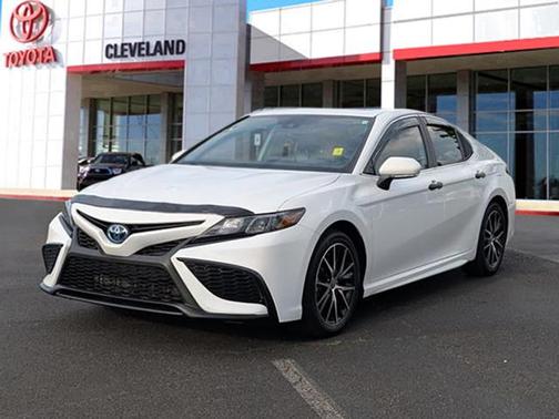 2024 Toyota Camry Hybrid SE