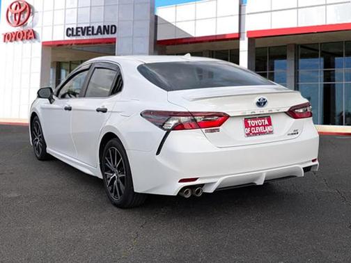 2024 Toyota Camry Hybrid SE