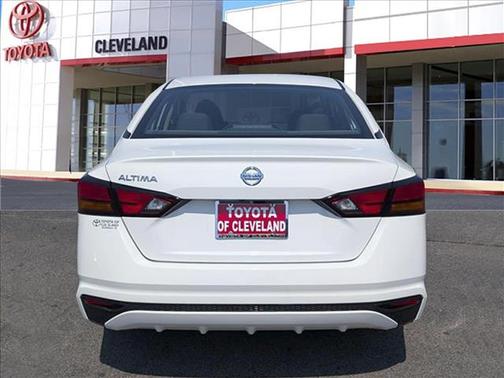 Glacier White 2022 Nissan Altima S FWD