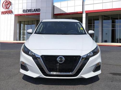 Glacier White 2022 Nissan Altima S FWD