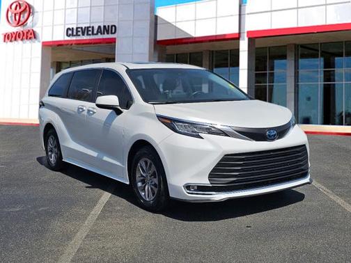 2022 Toyota Sienna XLE 7 Passenger