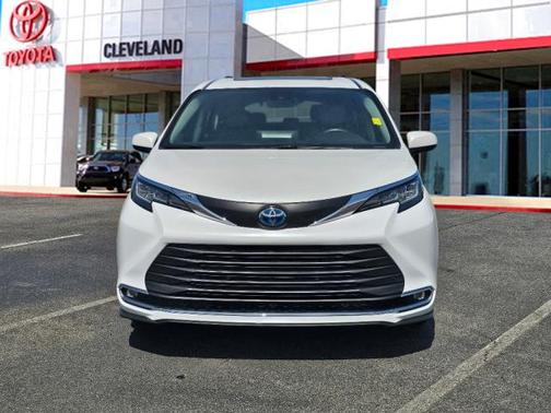 2022 Toyota Sienna XLE 7 Passenger