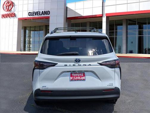 Wind Chill Pearl 2024 Toyota Sienna XLE