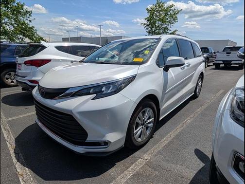 Wind Chill Pearl 2024 Toyota Sienna XLE