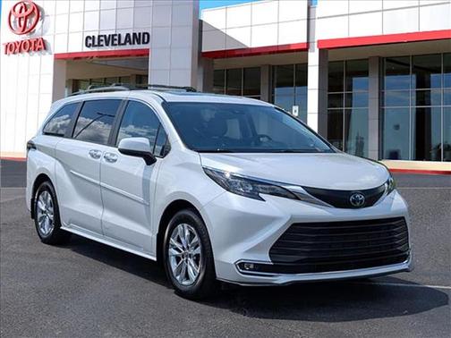 Wind Chill Pearl 2024 Toyota Sienna XLE