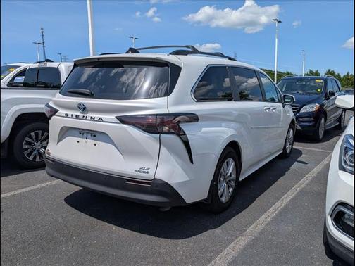 Wind Chill Pearl 2024 Toyota Sienna XLE