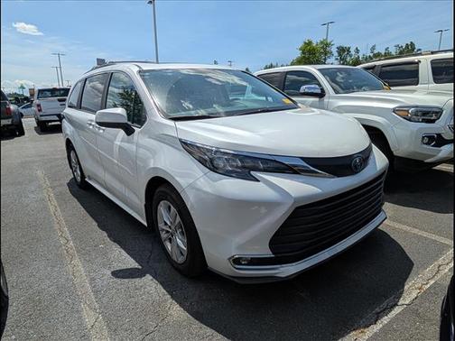 Wind Chill Pearl 2024 Toyota Sienna XLE