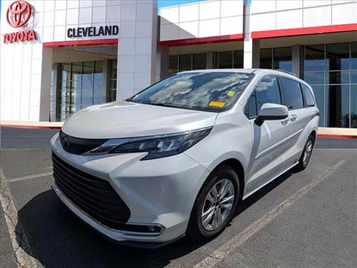 Wind Chill Pearl 2024 Toyota Sienna XLE