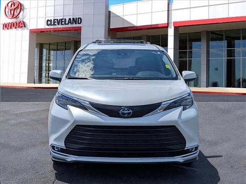Wind Chill Pearl 2024 Toyota Sienna XLE