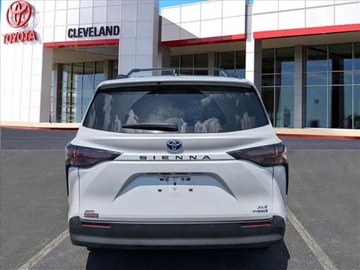 Wind Chill Pearl 2024 Toyota Sienna XLE
