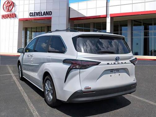 Wind Chill Pearl 2024 Toyota Sienna XLE