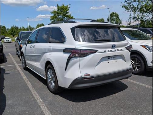 Wind Chill Pearl 2024 Toyota Sienna XLE