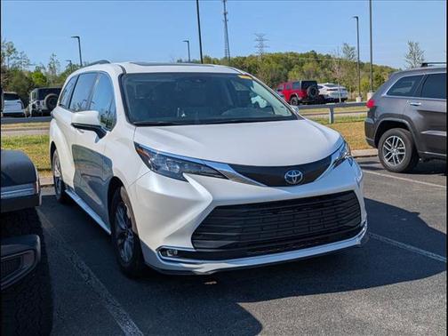 2024 Toyota Sienna XLE