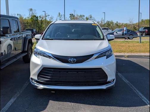 2024 Toyota Sienna XLE