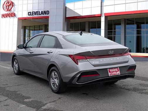 Fluid Metal 2025 Hyundai ELANTRA SE