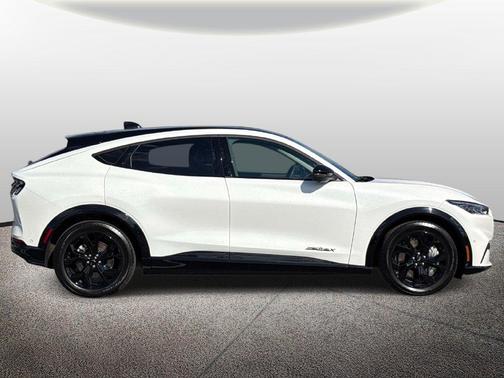 Star White Metallic Tri-Coat 2023 Ford Mustang Mach-E Premium