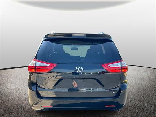 2015 Toyota Sienna LE