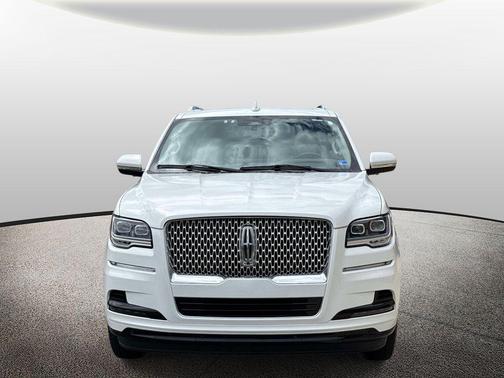 White 2022 Lincoln Navigator Reserve
