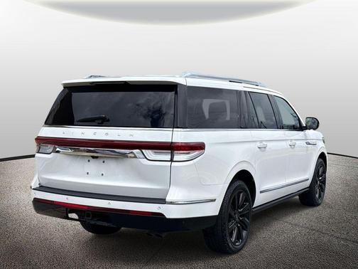 White 2022 Lincoln Navigator Reserve