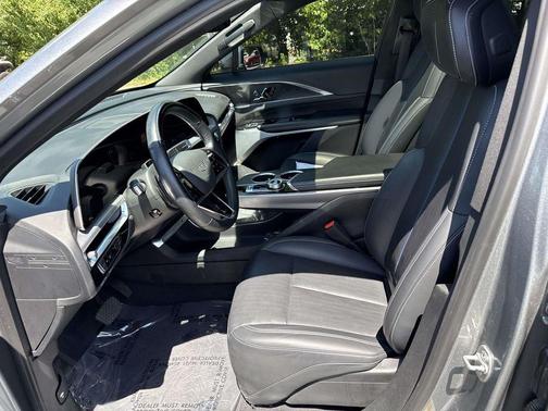 Argent Silver Metallic 2024 Cadillac LYRIQ Sport