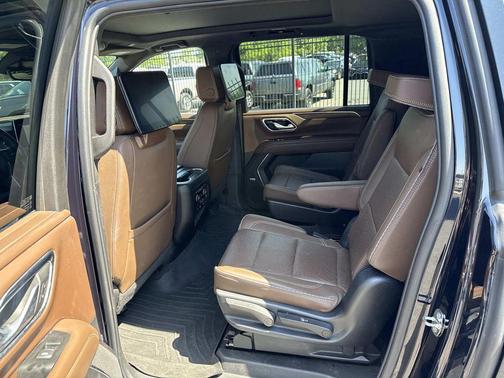 Midnight Blue Metallic 2023 Chevrolet Suburban 4WD High Country