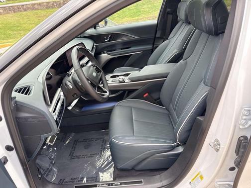 Crystal White Tricoat 2025 Cadillac LYRIQ Luxury