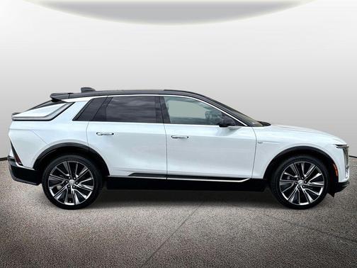 Crystal White Tricoat 2025 Cadillac LYRIQ Luxury