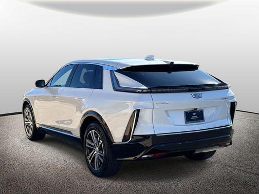 Crystal White Tricoat 2025 Cadillac LYRIQ Luxury