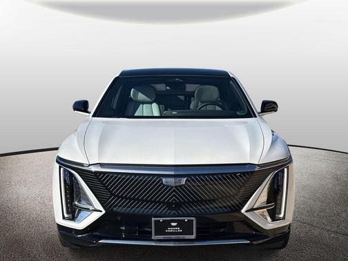 Crystal White Tricoat 2025 Cadillac LYRIQ Luxury