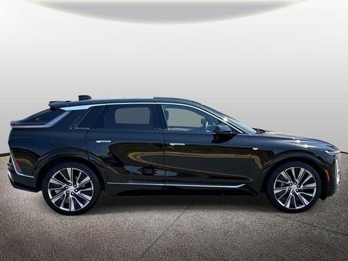Stellar Black Metallic 2025 Cadillac LYRIQ Luxury