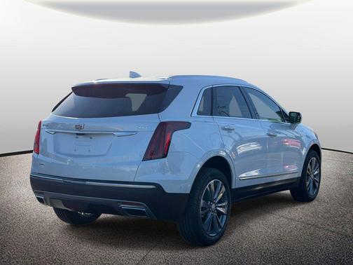 Crystal White Tricoat 2026 Cadillac XT5 Premium Luxury