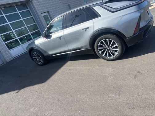 2024 Cadillac LYRIQ Sport