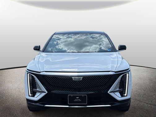 Vibrant White Tricoat 2026 Cadillac LYRIQ Luxury
