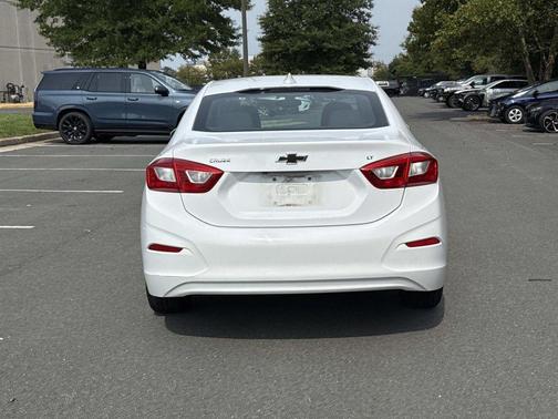 Summit White 2017 Chevrolet Cruze LT