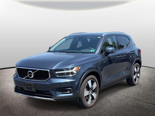 Denim Blue Metallic 2021 Volvo XC40 T5 Momentum