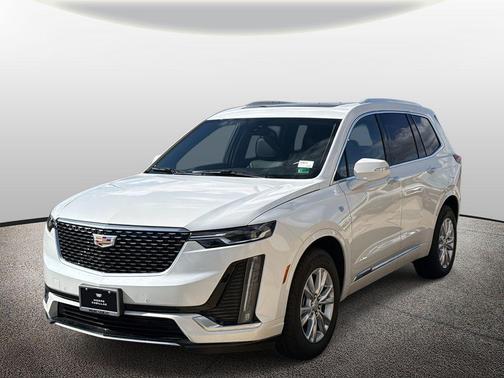 Crystal White Tricoat 2025 Cadillac XT6 Luxury FWD