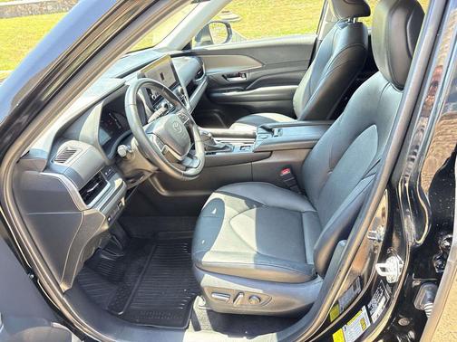 Midnight Black Metallic 2024 Toyota Grand Highlander XLE