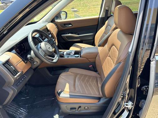 Super Black 2025 Nissan Pathfinder Platinum 4WD