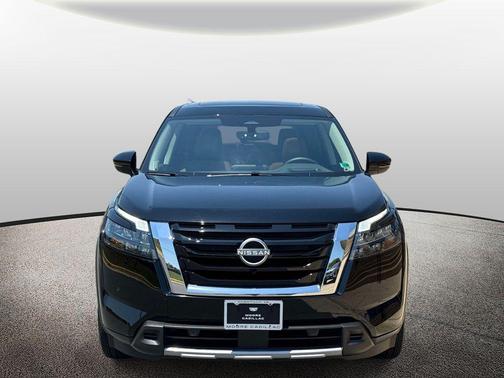 Super Black 2025 Nissan Pathfinder Platinum 4WD