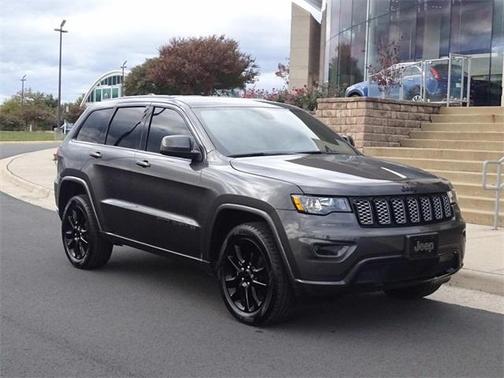 Photo 3 of 26 of 2018 Jeep Grand Cherokee Altitude