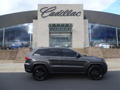 Photo 1 of 26 of 2018 Jeep Grand Cherokee Altitude