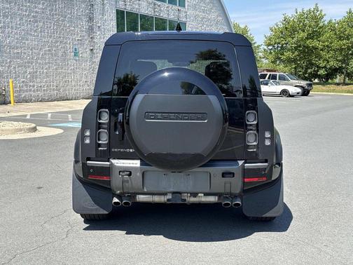 Carpathian Grey Premium Metallic 2024 Land Rover Defender 110 P525 Carpathian Edition