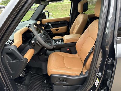 Carpathian Grey Premium Metallic 2024 Land Rover Defender 110 P525 Carpathian Edition