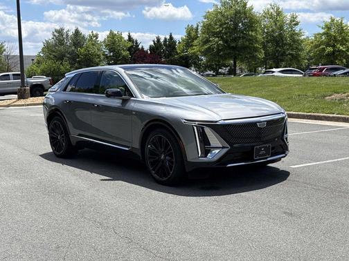 Argent Silver Metallic 2024 Cadillac LYRIQ Luxury