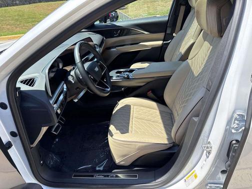 Crystal White Tricoat 2025 Cadillac LYRIQ Sport