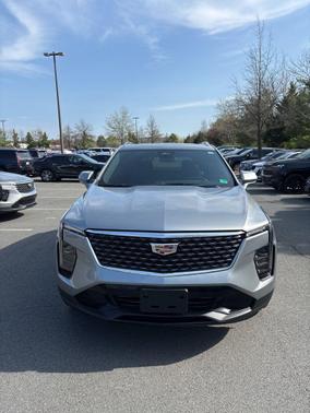 Argent Silver Metallic 2024 Cadillac XT4 Premium Luxury