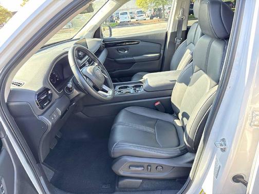 Platinum White Pearl 2024 Honda Pilot Touring 8-Passenger