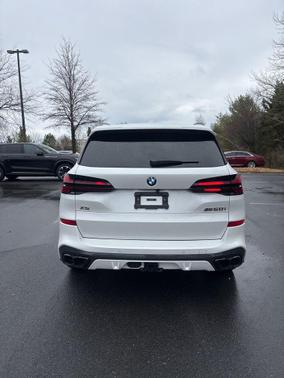 2025 BMW X5 M60i